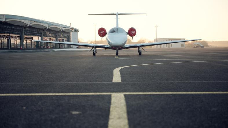 造飞机的令狐冲